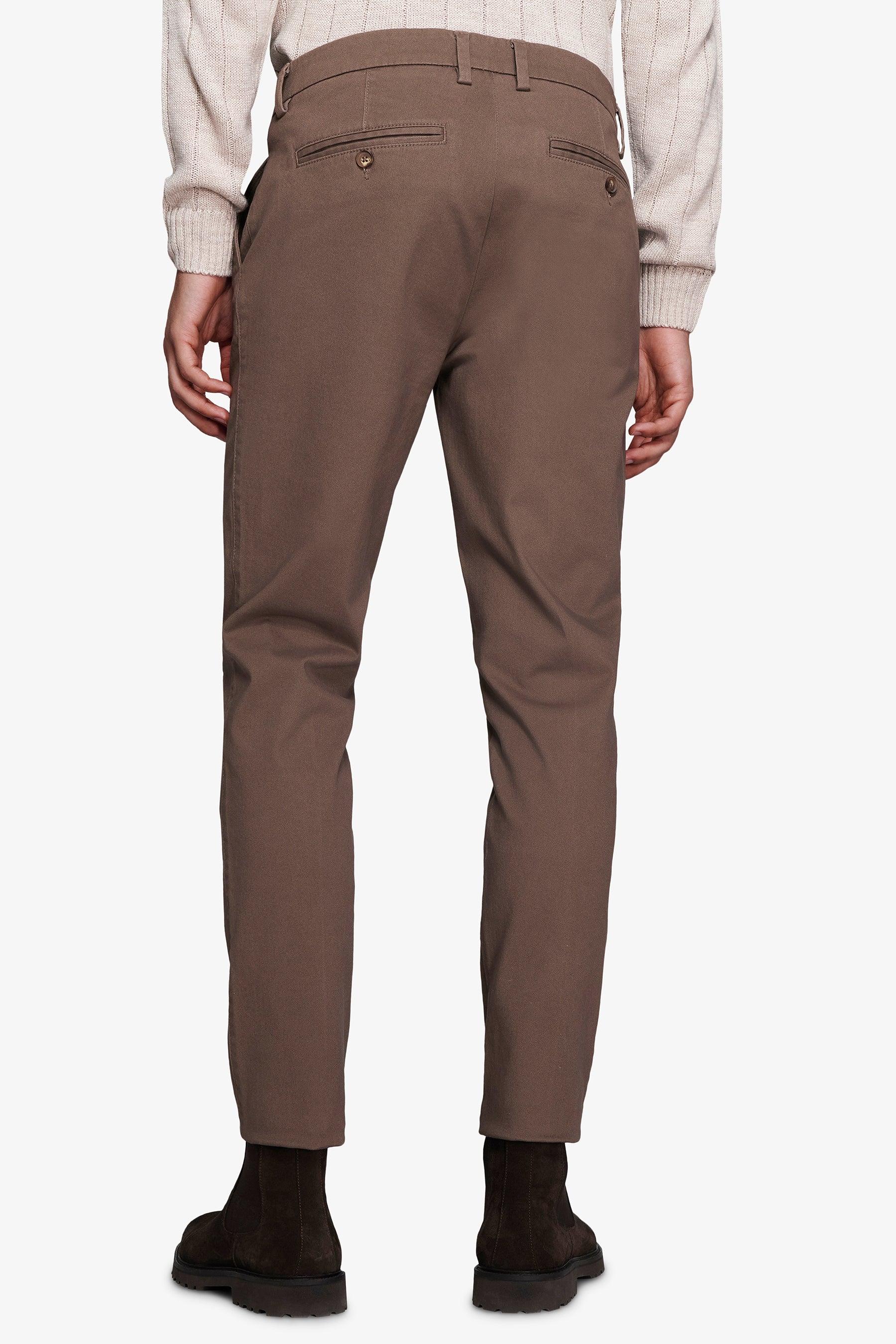 Pantalón chino de gabardina color beige