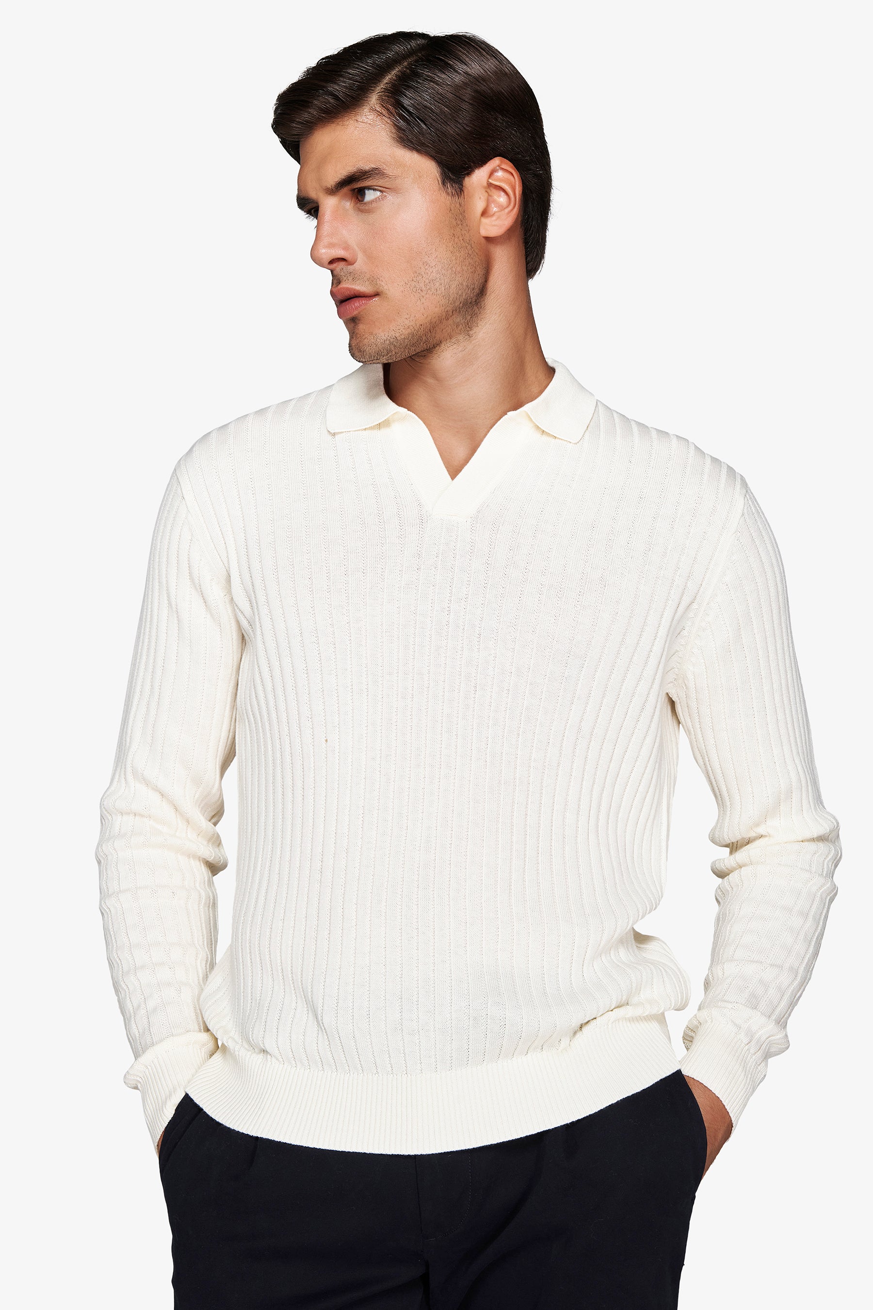 Polo de punto jersey de canalé plano con cuello abierto blanco roto