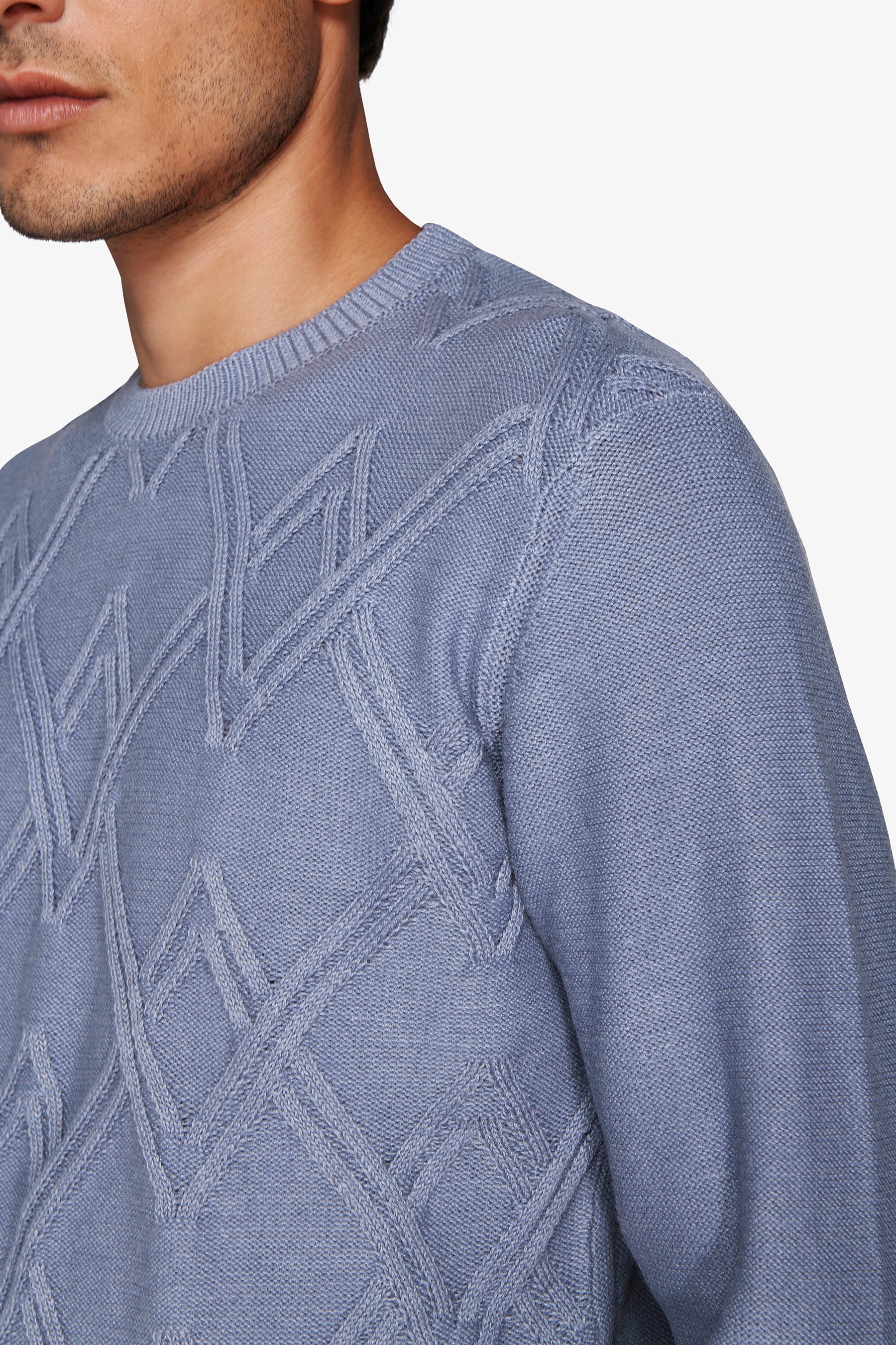 Jersey de cuello redondo con trenza colocada en color azul azúcar