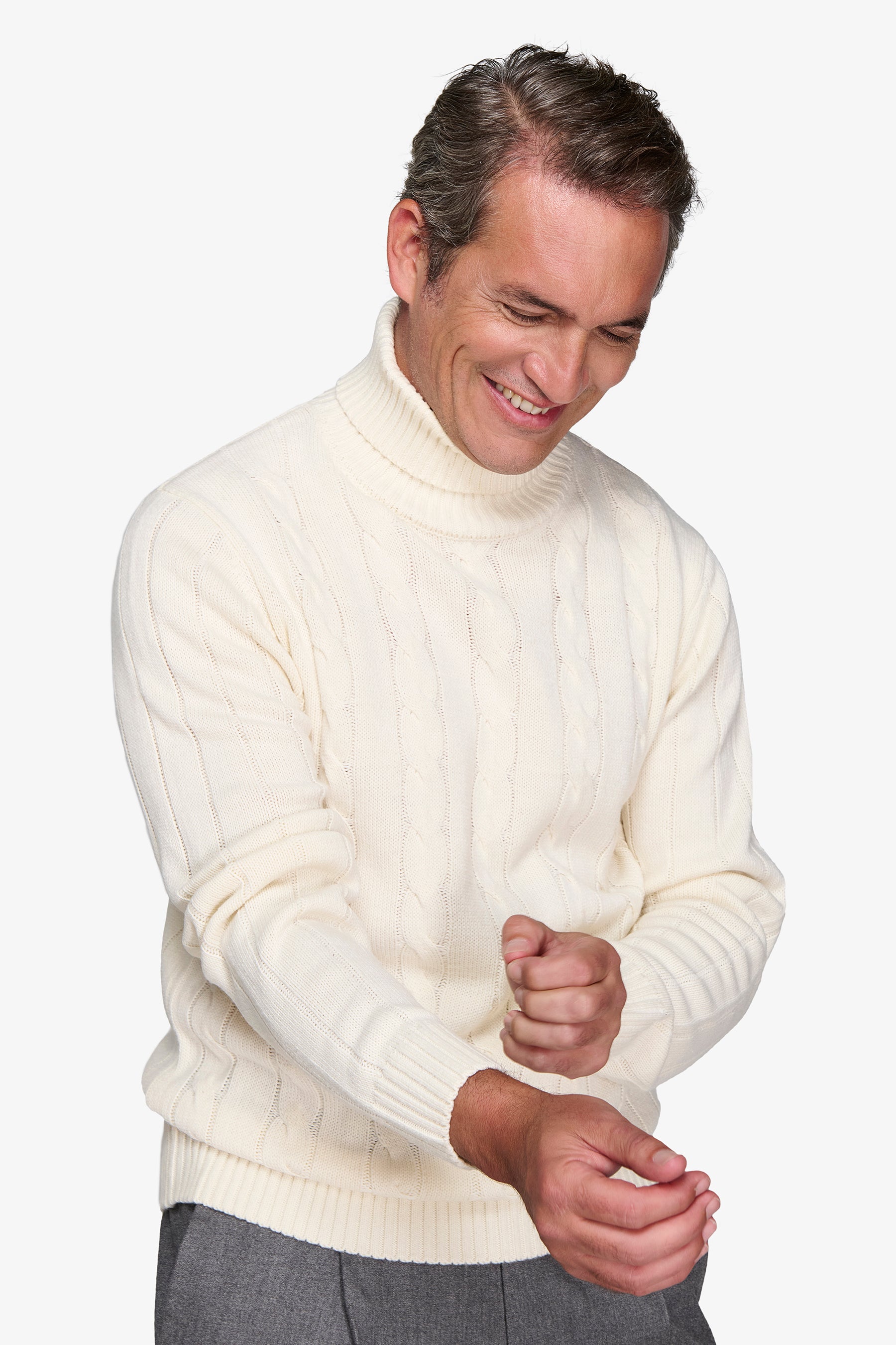 Jersey de cuello alto trenzado crema