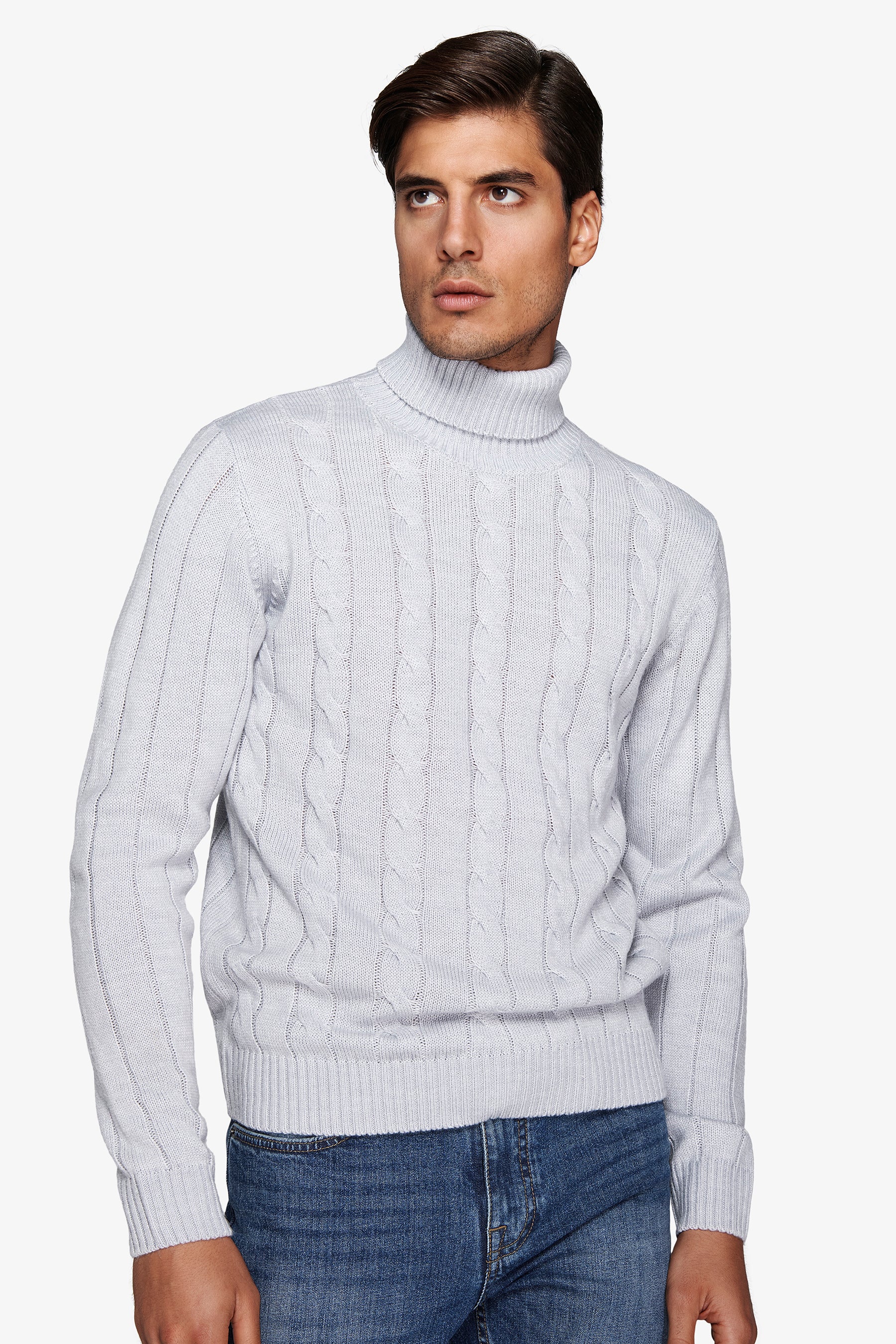 Jersey de cuello alto trenzado gris claro