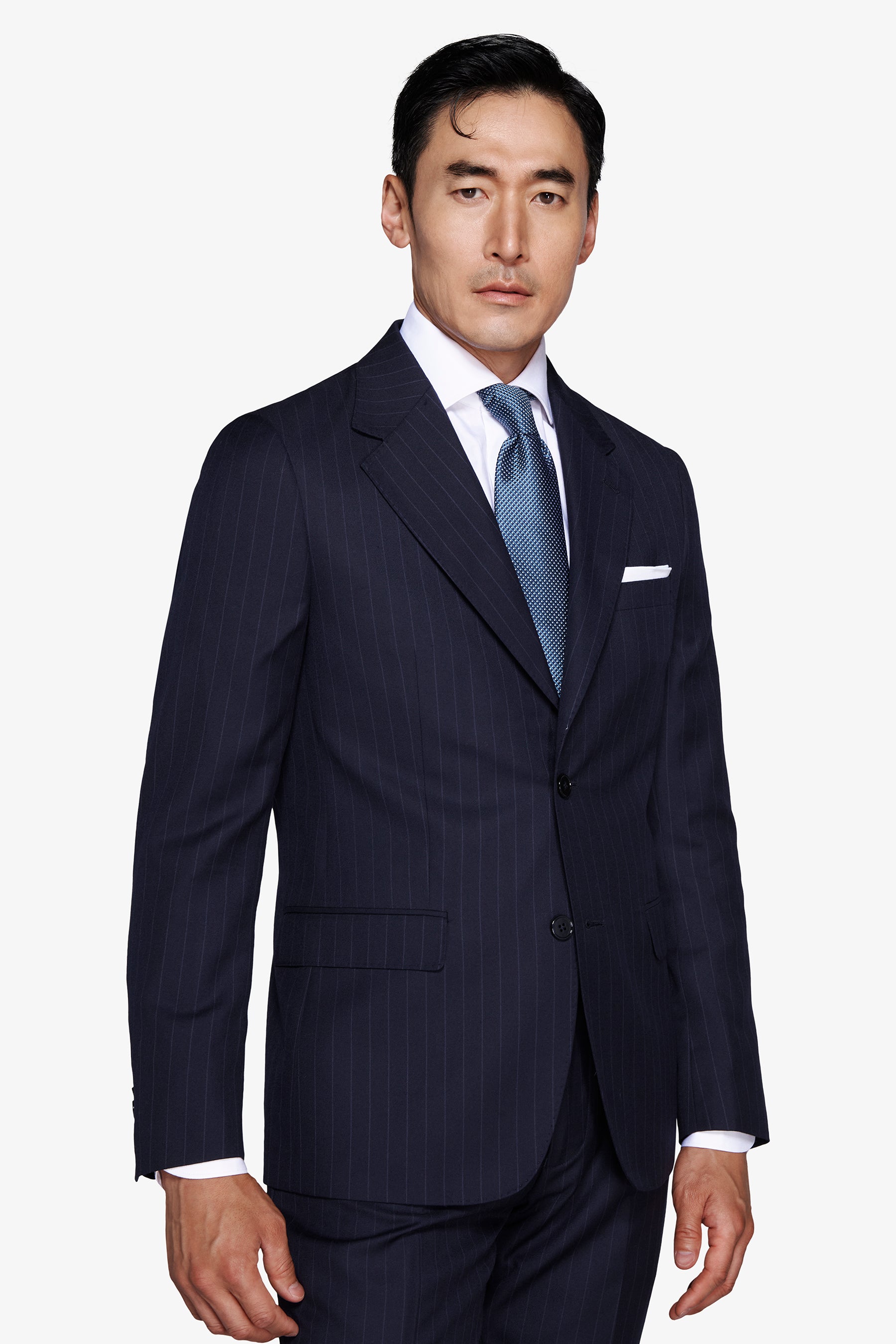 Veste de costume bleue à fines rayures