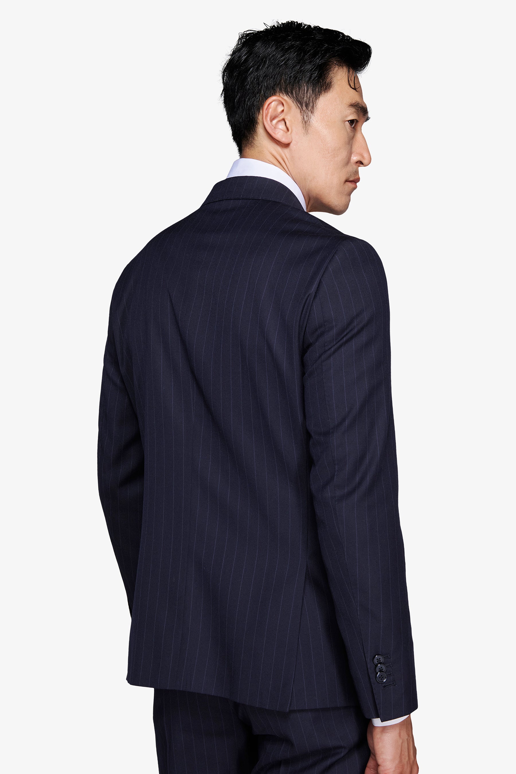 Veste de costume bleue à fines rayures