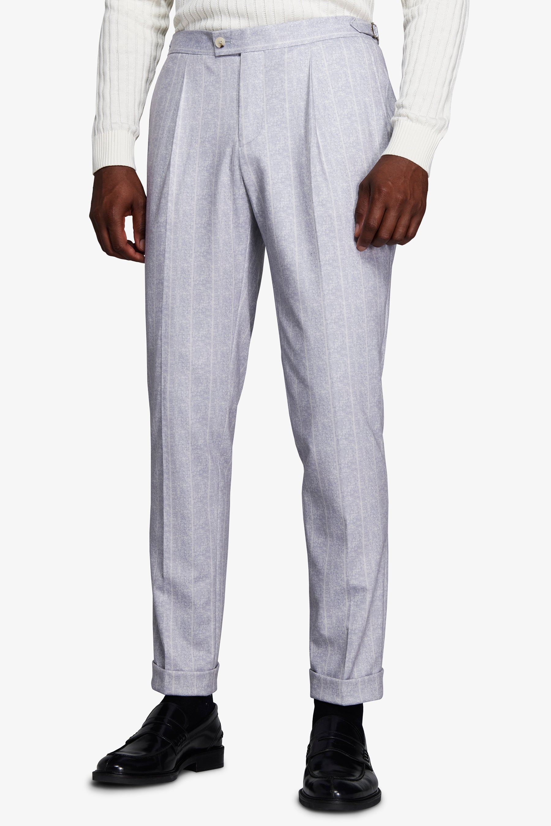 Hellblaue Nadelstreifenhose