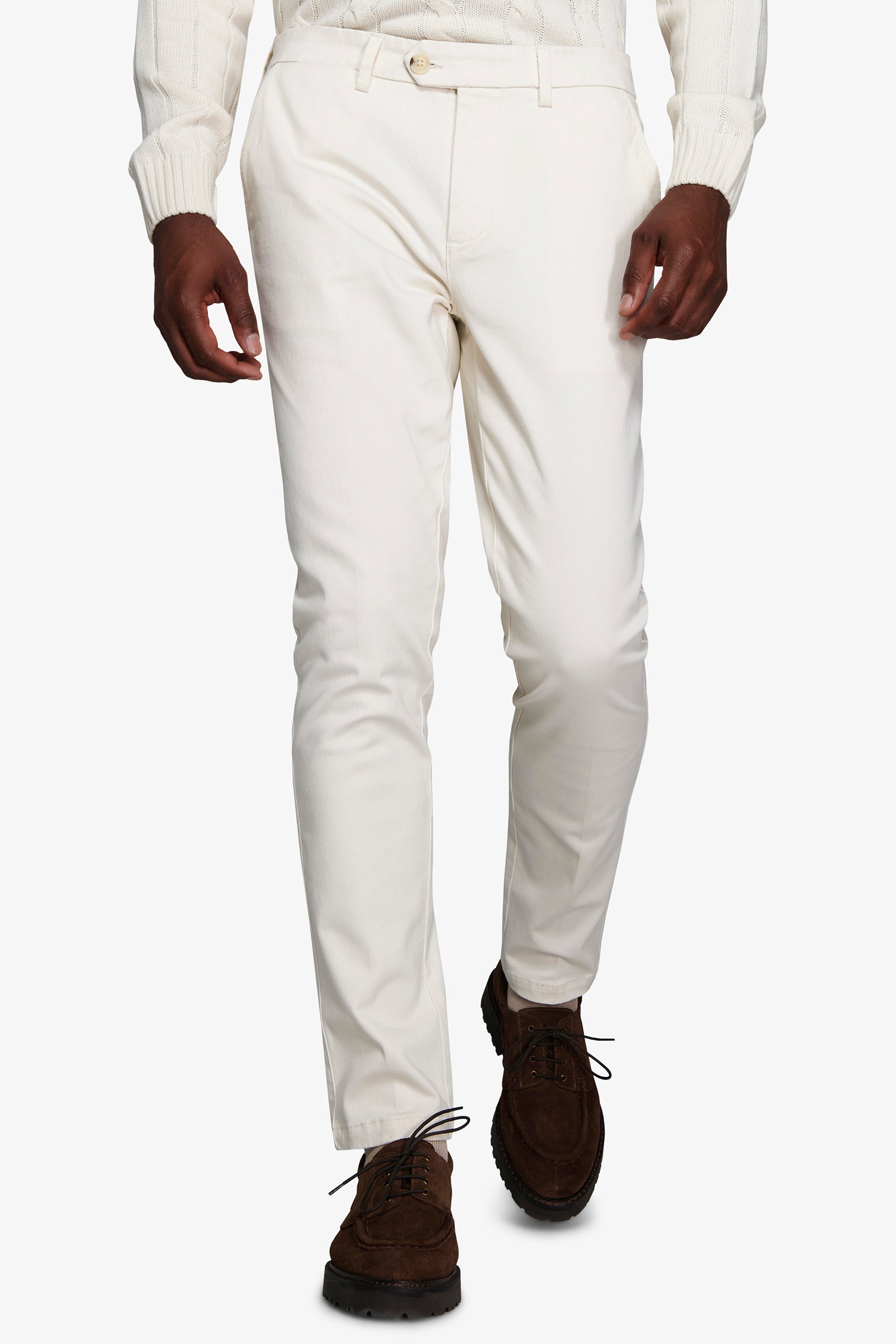 Pantalón chino de gabardina color yeso