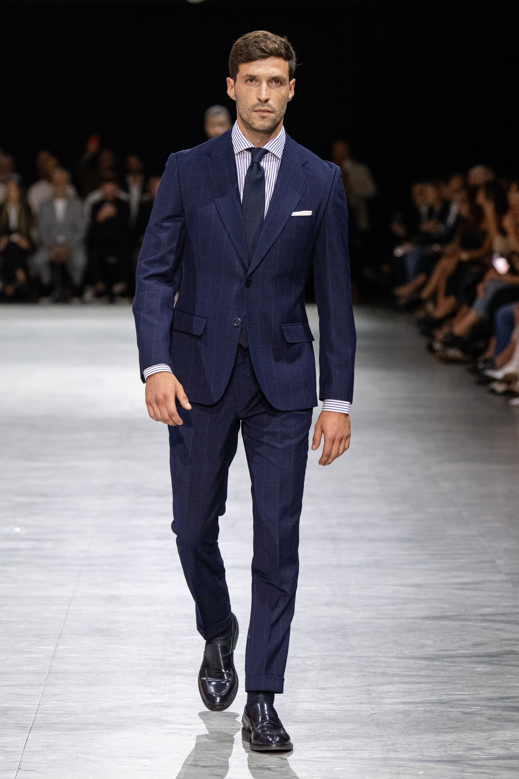 Abito finestrato blu-Dan John