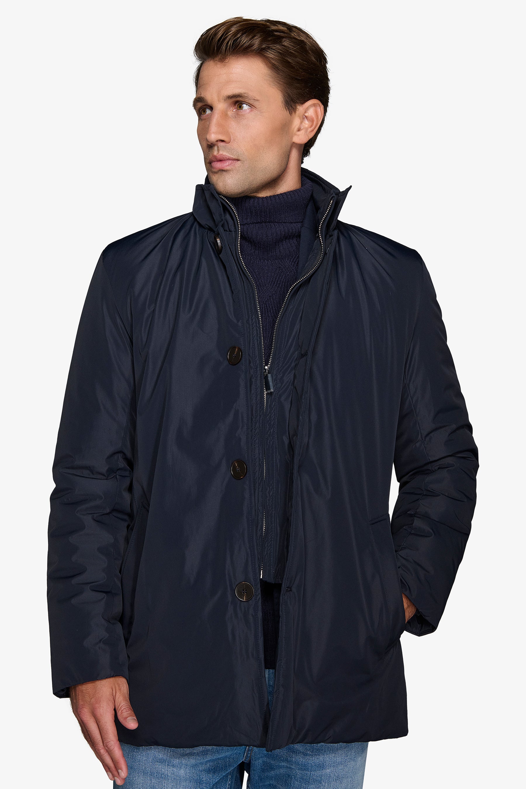 Trench con pettorina blu-Dan John